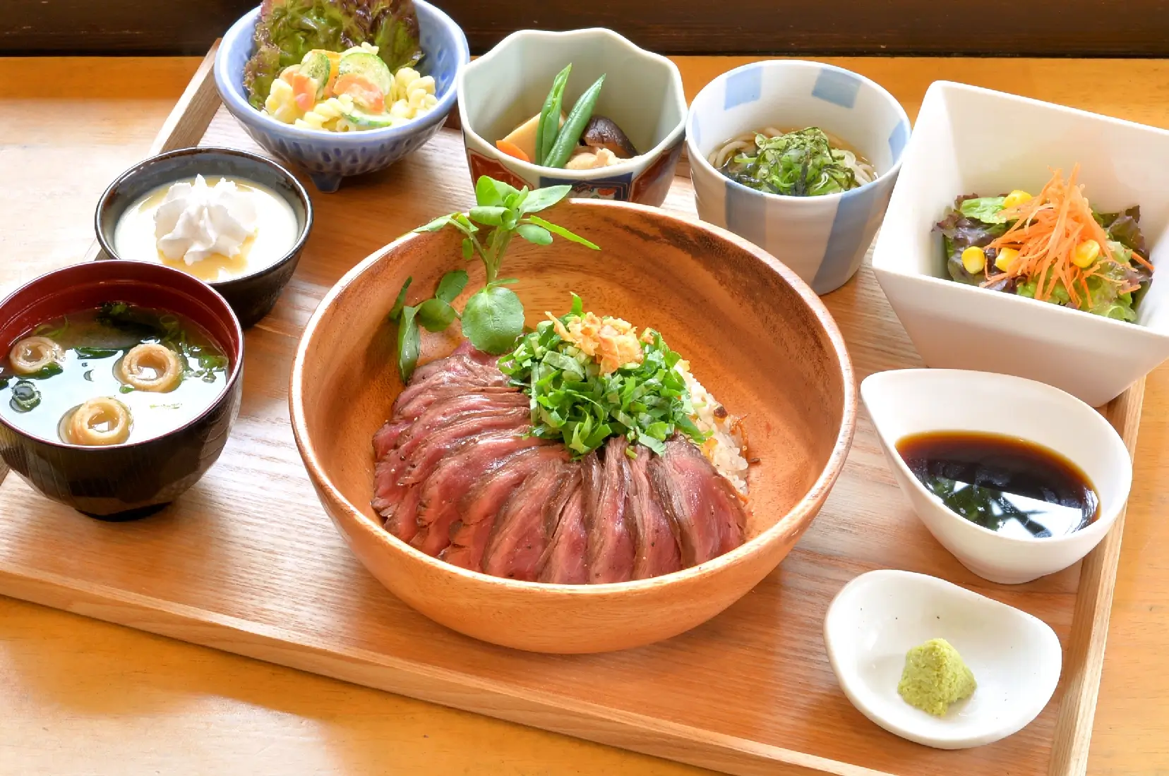 ステーキ丼定食 - 福山の元祖ステーキ丼専門店 黒ベぇさん