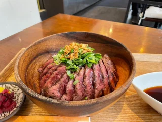 黒兵衛さん専用 福山の元祖ステーキ丼専門店 黒ベぇさん - 福山の元祖ステーキ丼